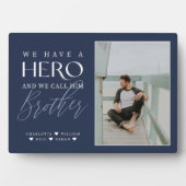 ヒーローがいる 私たちは彼を兄と呼ぶ フォトメモリー フォトプラーク (正面)