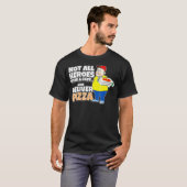 ヒーローの中にピザを配達する人 – ピザ宅配の人 Tシャツ (正面フル)