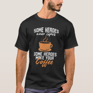 ヒーローの衣服がコーヒーをかわいく Tシャツ