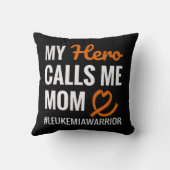 ヒーローは私をママ白血病の戦士の白血病アワーンと呼ぶ クッション (裏面)