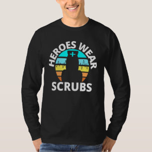 ヒーローズ衣服スクラブナースアードサンセットフロントラインヘア Tシャツ