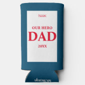 ヒーローパパ父の日 – 赤、白、青 スリム缶クーラー (裏面)