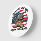 ヒーロー – 彼らは衣服犬のタグと戦闘ブーツ ラウンド壁時計 (傾斜)