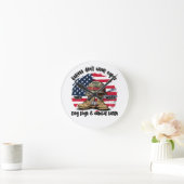 ヒーロー – 彼らは衣服犬のタグと戦闘ブーツ ラウンド壁時計 (ホーム)