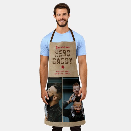 ヒーロ素朴ダディ父の日2フォトコラージュ エプロン (着用した状態)