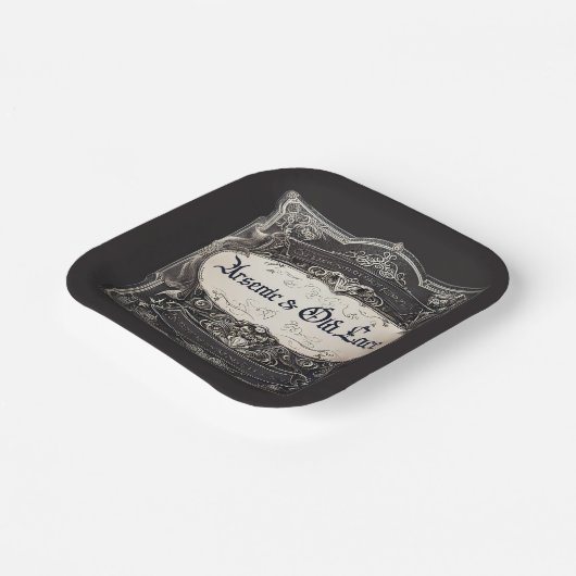 ヒ素とオールドレースビクトリアン ペーパープレート (傾斜あり)