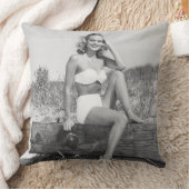 ビキニの女性 クッション (ブランケット)