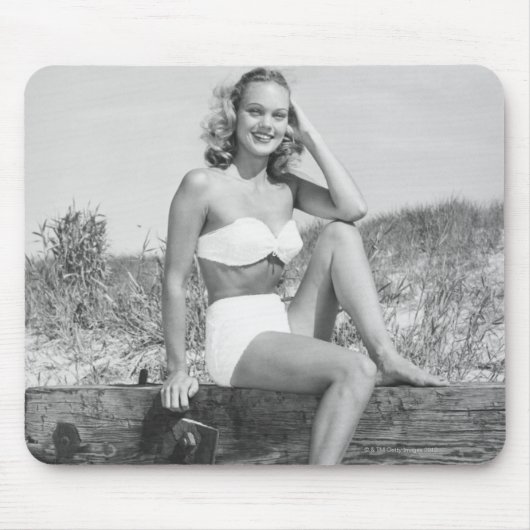 ビキニの女性 マウスパッド (正面)