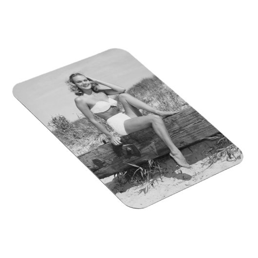 ビキニの女性 マグネット (右側)