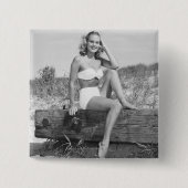 ビキニの女性 缶バッジ (正面)