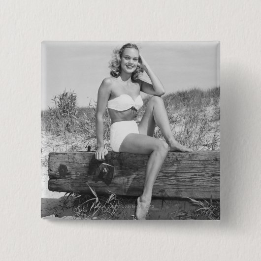 ビキニの女性 缶バッジ (正面)