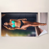 ビキニを着た女の子ハイヒールビーチタオル ビーチタオル (正面)