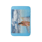 ビキニガールサンダー_コーブ バスマット (正面縦)