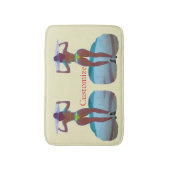 ビキニブティビーチガールサンダー_コーブ バスマット (正面縦)