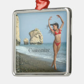 ビキニモデル踊りサンダー_コーブ メタルオーナメント (左)