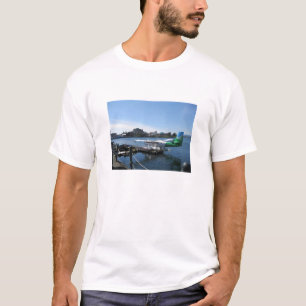ビクトリアの景色の水上飛行機 Tシャツ