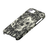 ビクトリアンなゴシック様式レースのスカルパターン Case-Mate iPhoneケース (下部)