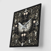 ビクトリアンなゴシック様式ロマンスのスカルの翼及び白いバラ スクエア壁時計 (傾斜)