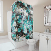 ビクトリアンなバラの花のターコイズのティール（緑がかった色）の白い黒 シャワーカーテン (インサイチュ)