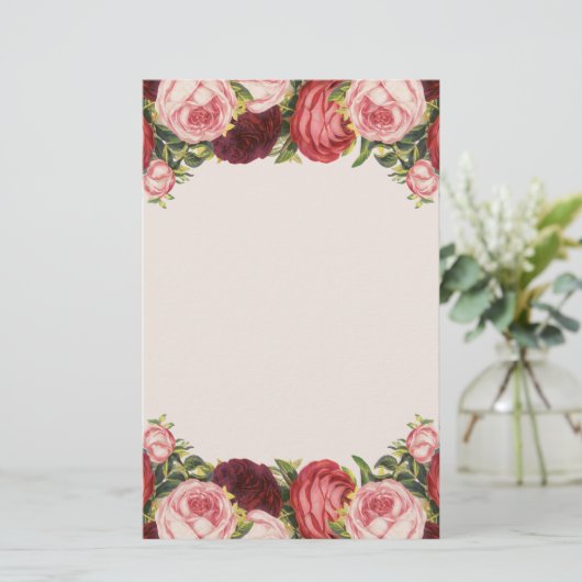 ビクトリアンなピンクの赤いBurgandyのキャベツバラ 便箋 (スタンド正面)
