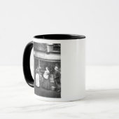 ビクトリアンなロンドンの通り場面 マグカップ (正面左)