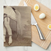 ビクトリアンな馬の衣裳の銀板写真か写真 キッチンタオル (四つ折り)