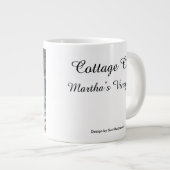 ビクトリアンコテージイン雪 – マーサのブドウ畑 ジャンボコーヒーマグカップ (正面右)
