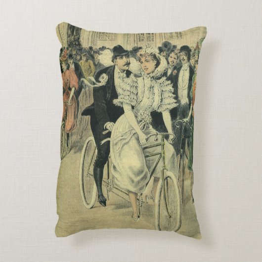 ビクトリアンスタイルの結婚式の花嫁と新郎 新婚夫婦の自転車 アクセントクッション (裏面(縦))