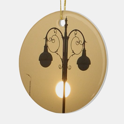 ビクトリアンチャーム:ヴィンテージストリートライトランプポスト セラミックオーナメント (左)