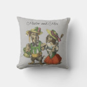 ビクトリアンデザインのダックスフントの抱き枕 クッション (正面)