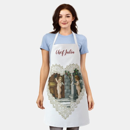 ビクトリアン風バレンタインデー ヴィンテージエンジェル 便の文字付き エプロン (着用した状態)