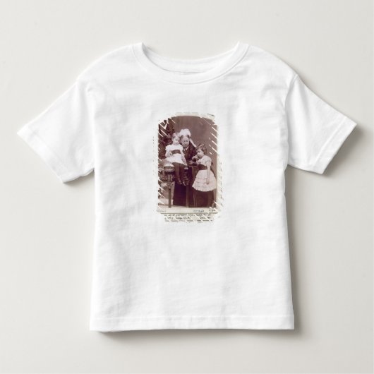 ビクトリア女王(1819-1901)とその孫たち。 トドラーTシャツ (正面)