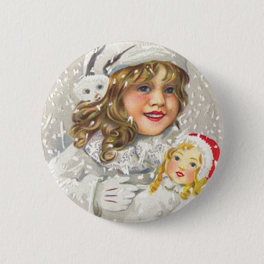 ビクトリア時代のクリスマス 雪の中で人形を持つ少女 缶バッジ (正面)