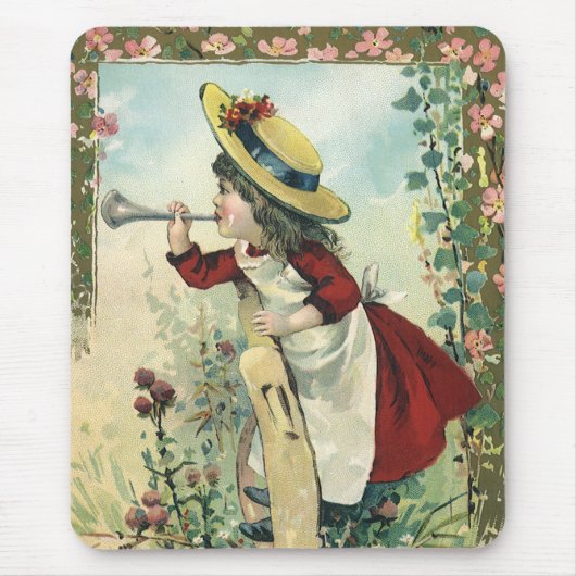 ビクトリア時代の子供、牧場でラッパを吹く少女 マウスパッド (正面)