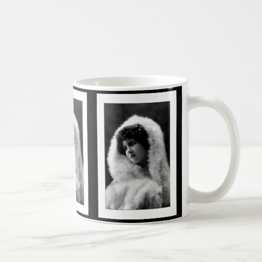ビクトリア朝のカメオポーズの女性 コーヒーマグカップ (右)