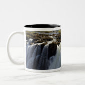 ビクトリア滝ザンベシ川ザンビア2 ツートーンマグカップ (左)