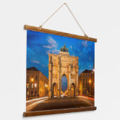 ビクトリーゲートミュンヘンドイツ 吊り下げ型タペストリー (傾斜あり)