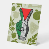 ビクトリー記号の手の抵抗赤い三角形の記号 台座サイン (正面)