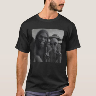 ビグおもしろいフットエイリアン Tシャツ