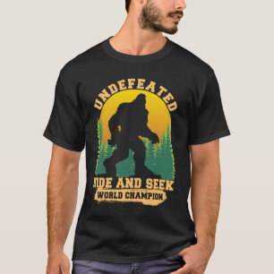 ビグフットおもしろいサスカッチハイドアンドシークチャンピオン Tシャツ