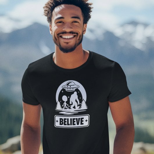 ビグフットサスカッチ信者エイリアンUfoクリプティドメンズ Tシャツ