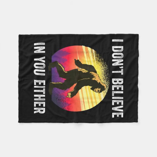 ビグフット信じシルエットFも君には入らない フリースブランケット (正面(横))