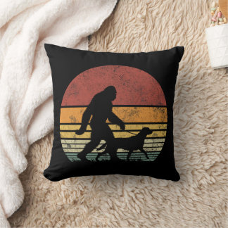 ビグフット歩くラブラドールレトリエバードッグヴィンテージ クッション