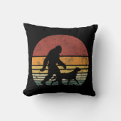 ビグフット歩くラブラドールレトリエバードッグヴィンテージ クッション (正面)