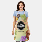 ビジネスのロゴの水の色のアイスクリームをパーソナライズ エプロン (着用した状態)