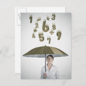 ビジネスの女性は数字と ポストカード (正面/裏面)
