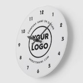ビジネスカスタムロゴと文字グレーの背景 ラージ壁時計 (傾斜)
