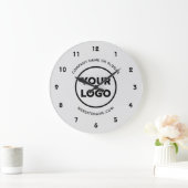 ビジネスカスタムロゴと文字グレーの背景 ラージ壁時計 (ホーム)