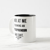 ビジネスシャツリーダーシップシャおもしろいツ起業家 ツートーンマグカップ (正面左)