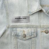 ビジネスシルバーとブラックネームのプロフェッショナルタイトル 名札 (インサイチュ)